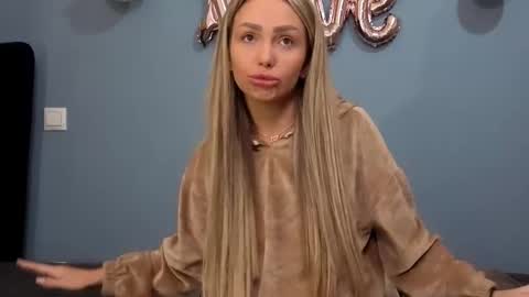 Snapshot of xsexycouples chatting on February 2025 10:39:02 PM AnnaMaee online show from February 2025 10:39:02 PM