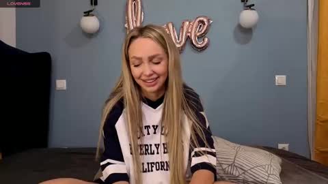 Snapshot of xsexycouples chatting on March 2025 08:21:02 PM AnnaMaee online show from March 2025 08:21:02 PM