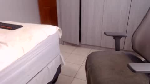 Snapshot of xspiketeex chatting on February 2025 06:43:02 AM spykeXtee online show from February 2025 06:43:02 AM