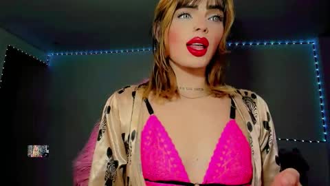 Snapshot of xthesexyboyx chatting on September 2025 10:20:01 AM Femboy Exotic online show from September 2025 10:20:01 AM