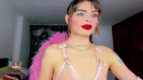 Snapshot of xthesexyboyx chatting on October 2025 07:42:01 AM Femboy Exotic online show from October 2025 07:42:01 AM