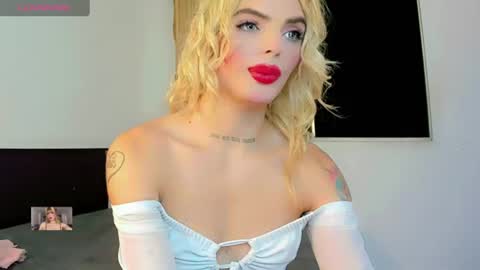 Snapshot of xthesexyboyx chatting on June 2026 07:33:02 AM Femboy Exotic online show from June 2026 07:33:02 AM