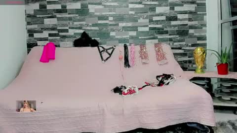 Snapshot of xthesexyboyx chatting on July 2026 06:47:02 AM Femboy Exotic online show from July 2026 06:47:02 AM