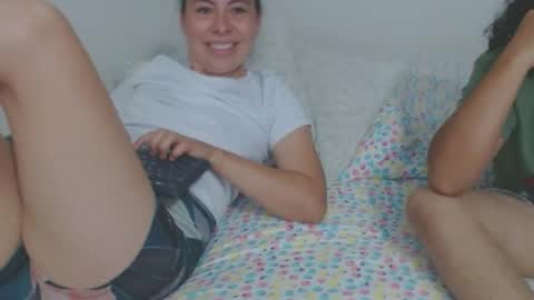 Gabriela and Camila online show from January 2025 10:01:01 PM