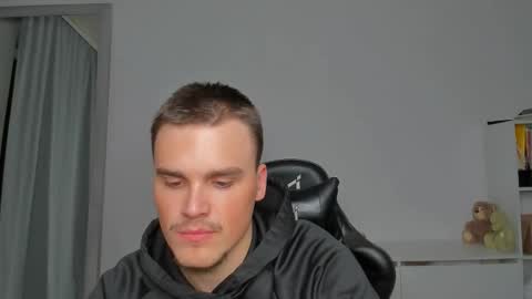 raul online show from December 2025 09:02:01 PM