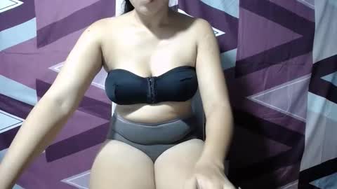 xxhott_ online show from November 2025 12:38:01 PM
