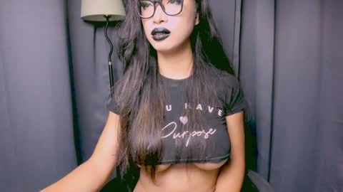 Snapshot of xxsexyandhotxx chatting on December 2024 10:41:01 PM Lara online show from December 2024 10:41:01 PM