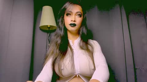 Snapshot of xxsexyandhotxx chatting on January 2025 05:10:01 PM Lara online show from January 2025 05:10:01 PM