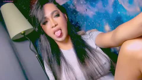 Snapshot of xxsexyandhotxx chatting on February 2025 03:27:01 PM Lara online show from February 2025 03:27:01 PM