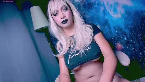 Snapshot of xxsexyandhotxx chatting on March 2025 10:10:02 PM Lara online show from March 2025 10:10:02 PM