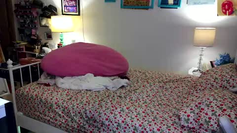 Strawberry Jane online show from April 2026 05:21:01 AM