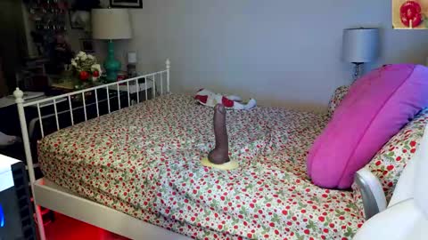 Snapshot of xxstrawberryjanexx chatting on May 2026 03:25:02 AM Strawberry Jane online show from May 2026 03:25:02 AM