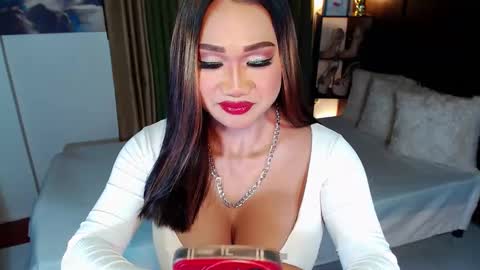 OLIVIA online show from February 2025 06:56:02 PM