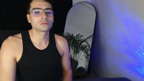 Snapshot of xxxvandersexxx chatting on October 2025 01:05:02 AM July and Fer online show from October 2025 01:05:02 AM