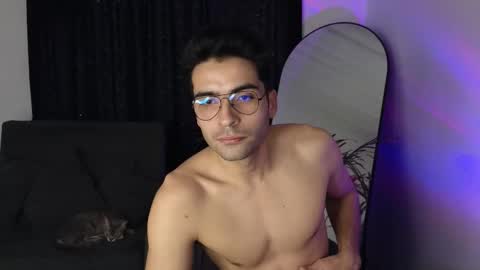 Snapshot of xxxvandersexxx chatting on October 2025 09:24:02 PM July and Fer online show from October 2025 09:24:02 PM