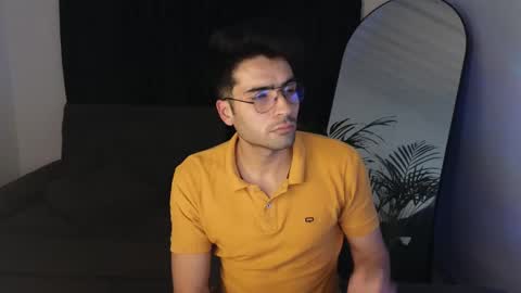 Snapshot of xxxvandersexxx chatting on October 2025 09:17:01 AM July and Fer online show from October 2025 09:17:01 AM