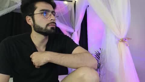 Snapshot of xxxvandersexxx chatting on November 2025 06:46:01 AM July and Fer online show from November 2025 06:46:01 AM