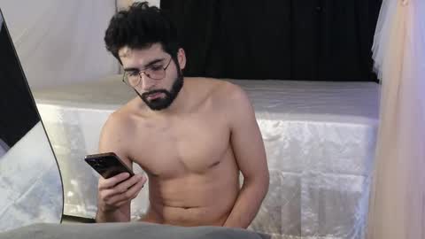 Snapshot of xxxvandersexxx chatting on November 2025 09:22:01 AM July and Fer online show from November 2025 09:22:01 AM