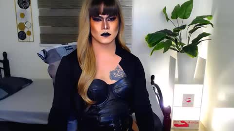 Snapshot of xyournightmarequeenx chatting on June 2026 03:01:02 PM QueenMarina online show from June 2026 03:01:02 PM