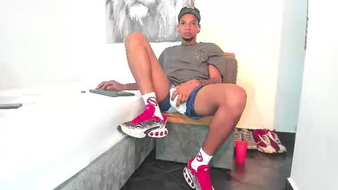 Sr. Y0ung Master online show from November 2025 02:44:02 AM