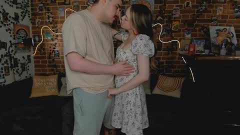 Snapshot of yami_yami_yami chatting on January 2025 05:21:02 PM Mia and Andry online show from January 2025 05:21:02 PM