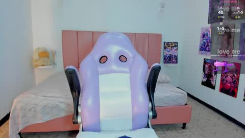 Naomi online show from April 2026 08:58:01 PM