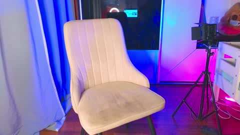 Snapshot of yan_rizen chatting on February 2025 05:35:01 PM Yan online show from February 2025 05:35:01 PM