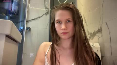 Snapshot of yana_squrel_22 chatting on October 2025 01:14:01 PM Yana  online show from October 2025 01:14:01 PM