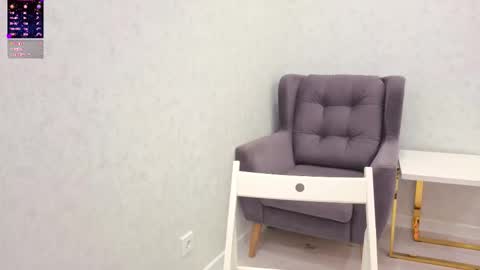 Yana  online show from November 2025 12:43:01 AM