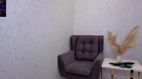 Yana  online show from November 2025 10:26:02 PM