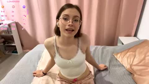 Snapshot of yaniraekberg chatting on November 2025 05:48:02 PM Marry online show from November 2025 05:48:02 PM