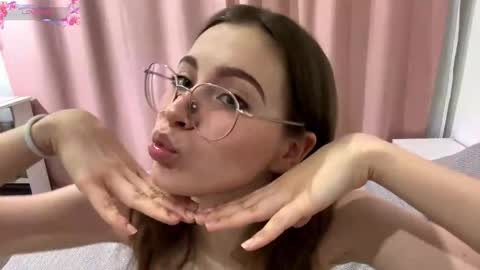 Snapshot of yaniraekberg chatting on November 2025 04:52:01 PM Marry online show from November 2025 04:52:01 PM