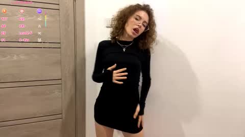 Snapshot of yaniraekberg chatting on November 2025 05:55:02 PM Marry online show from November 2025 05:55:02 PM