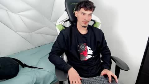 Snapshot of yankeee_ chatting on November 2025 05:20:01 AM DANILO online show from November 2025 05:20:01 AM