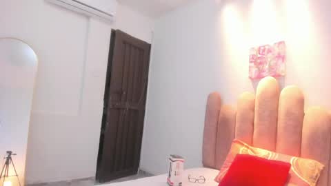yara10_ online show from May 2026 12:12:01 PM
