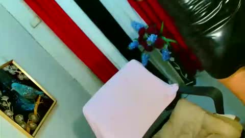 miss yasii online show from November 2025 05:09:01 PM