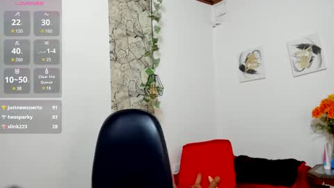 Snapshot of yasmin_goldenst chatting on February 2025 02:12:01 AM Yasemin online show from February 2025 02:12:01 AM