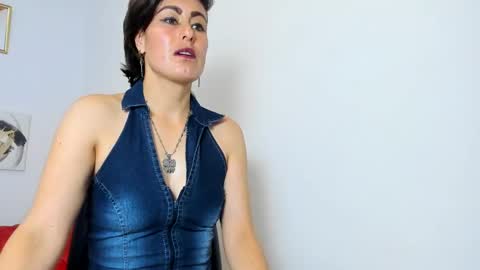 Snapshot of yasmin_goldenst chatting on October 2025 08:17:02 PM Yasemin online show from October 2025 08:17:02 PM