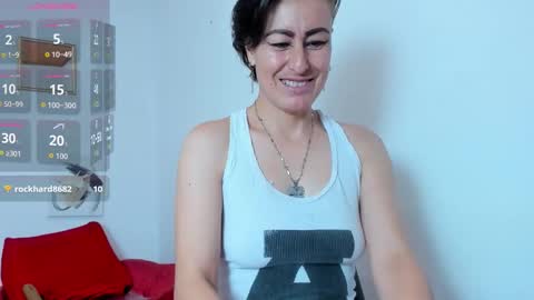 Snapshot of yasmin_goldenst chatting on October 2025 11:23:02 AM Yasemin online show from October 2025 11:23:02 AM