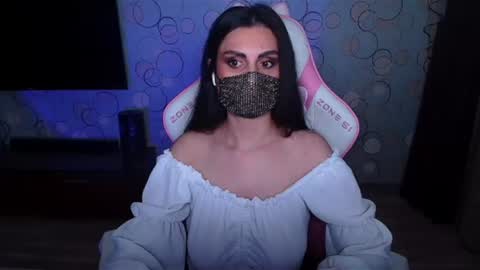 yasmina online show from June 2026 05:01:02 AM
