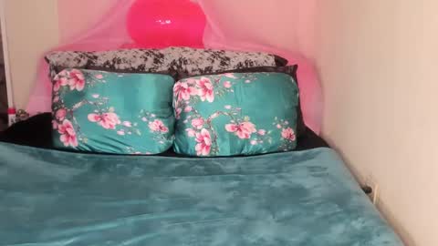 Yasmina online show from January 2025 11:24:01 PM