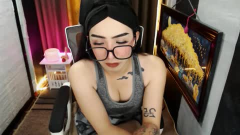 Snapshot of yassiered chatting on October 2025 08:55:02 AM yassiered online show from October 2025 08:55:02 AM