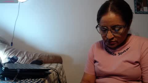 yaya____ online show from February 2026 10:21:01 PM