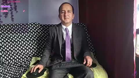 Snapshot of yazflor chatting on December 2025 02:23:01 PM Hazzan y Greisy online show from December 2025 02:23:01 PM