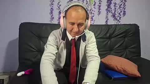 Hazzan online show from November 2025 02:49:02 PM