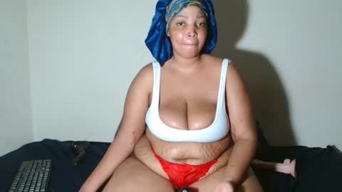 Snapshot of yellowmellow01 chatting on February 2026 06:09:01 PM yellowmellow01 online show from February 2026 06:09:01 PM