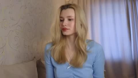 Snapshot of yennaone chatting on February 2026 05:38:01 AM Yenna online show from February 2026 05:38:01 AM