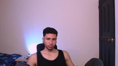 Snapshot of yerfon_s1 chatting on January 2025 12:33:01 AM Yeff ind. model online show from January 2025 12:33:01 AM