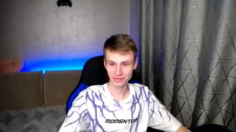 Snapshot of yes_cute_boy_ chatting on March 2025 01:42:02 AM Eden online show from March 2025 01:42:02 AM