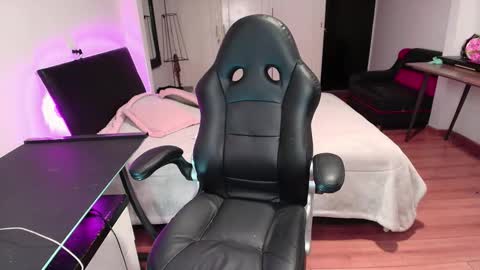 yesie_hot2 online show from September 2025 01:41:02 AM